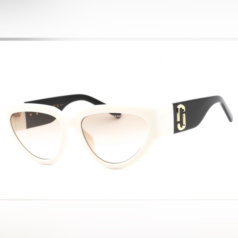 NWOT. Marc Jacobs Cat-Eye White and Black Sunglasses Style: 645S.